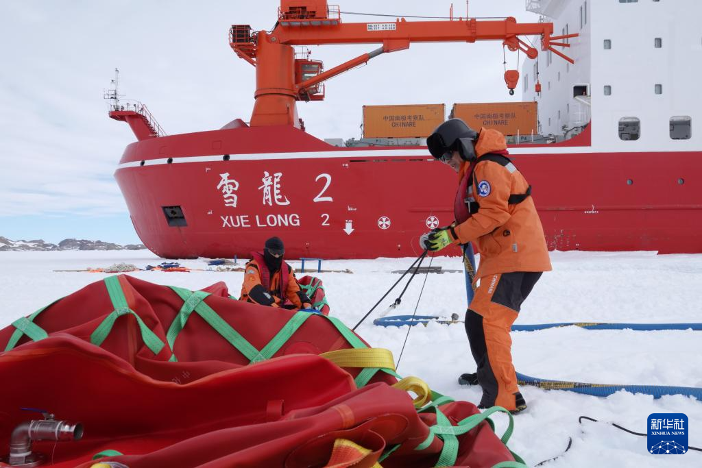 第42次南极考察丨“雪龙2”号首次参与中山站燃油补给