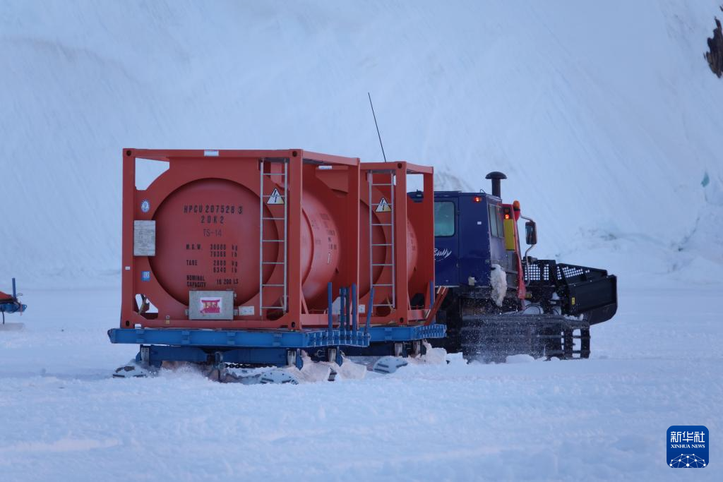 第42次南极考察丨“雪龙2”号首次参与中山站燃油补给