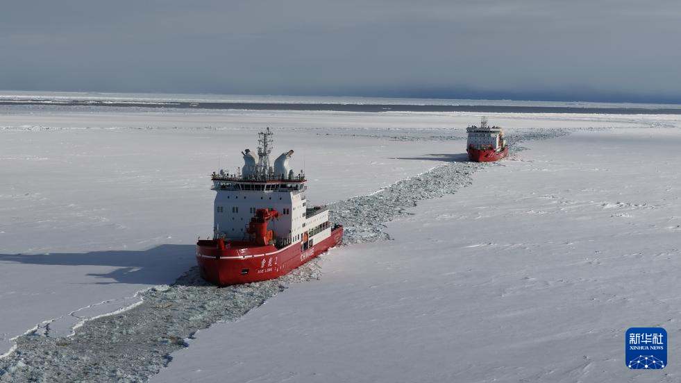 第42次南极考察｜“双龙”探极！“雪龙2”号为“雪龙”号破冰引航