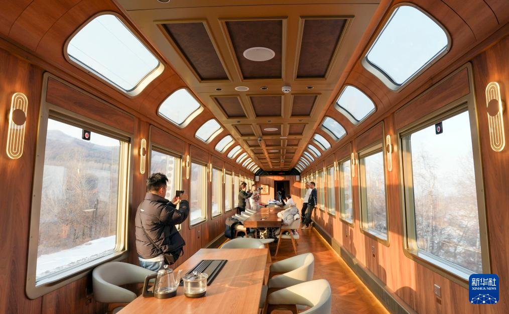 “伊春号”冰雪旅游专列投入试运行