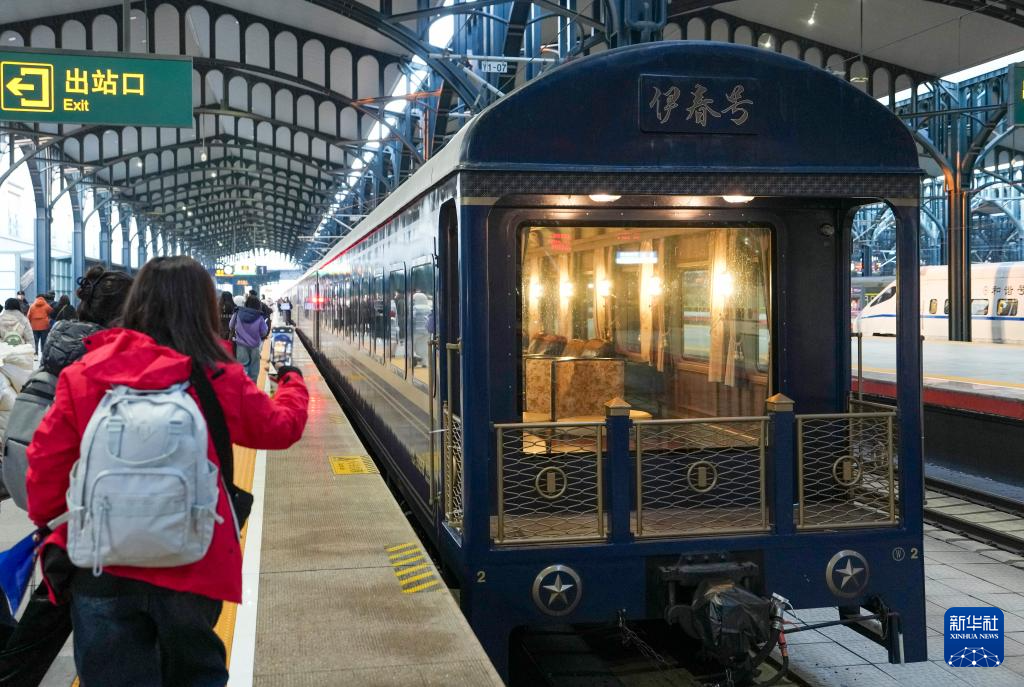 “伊春号”冰雪旅游专列投入试运行