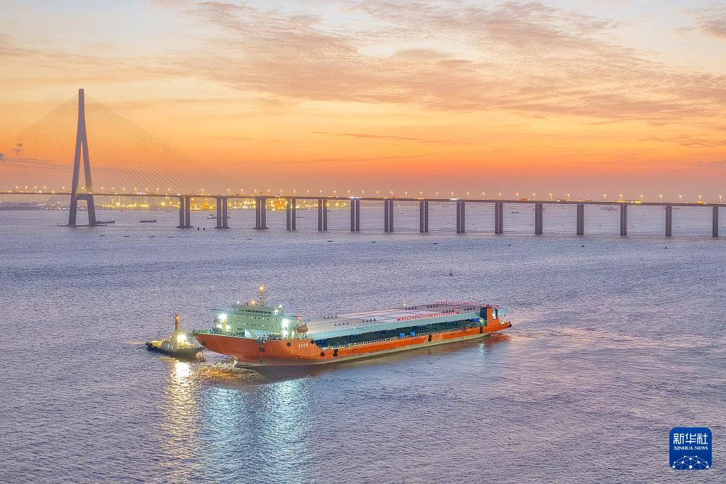 厦金大桥(厦门段)大节段钢箱梁顺利发运
