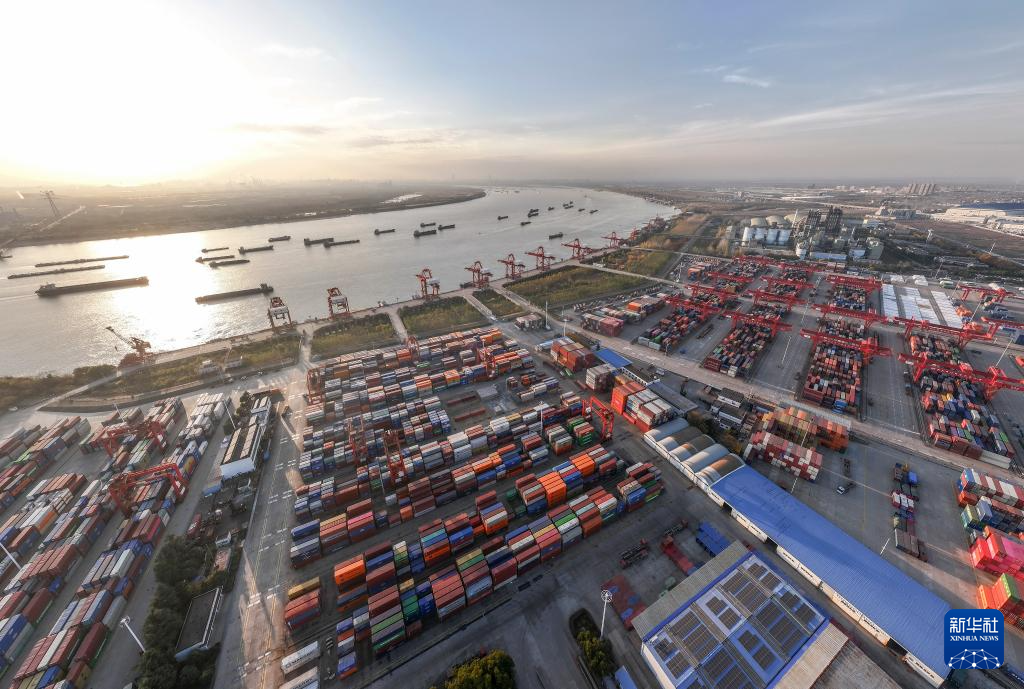 飞阅中国丨中国港口的物流脉动