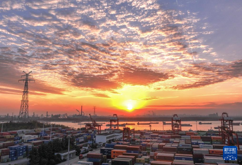 飞阅中国丨中国港口的物流脉动