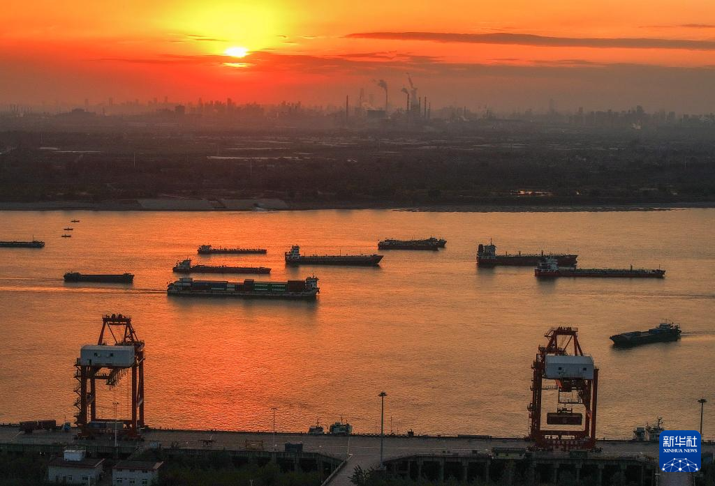 飞阅中国丨中国港口的物流脉动