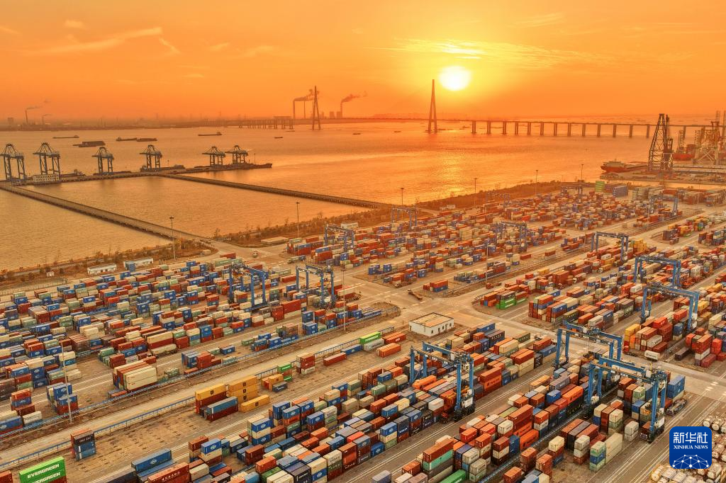 飞阅中国丨中国港口的物流脉动