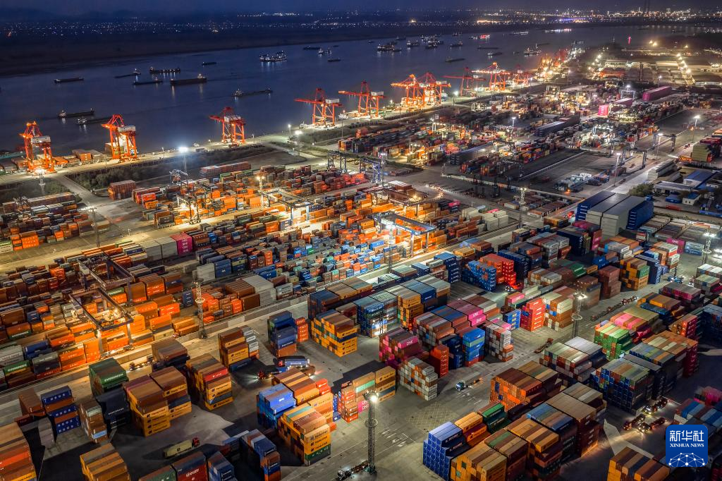 飞阅中国丨中国港口的物流脉动