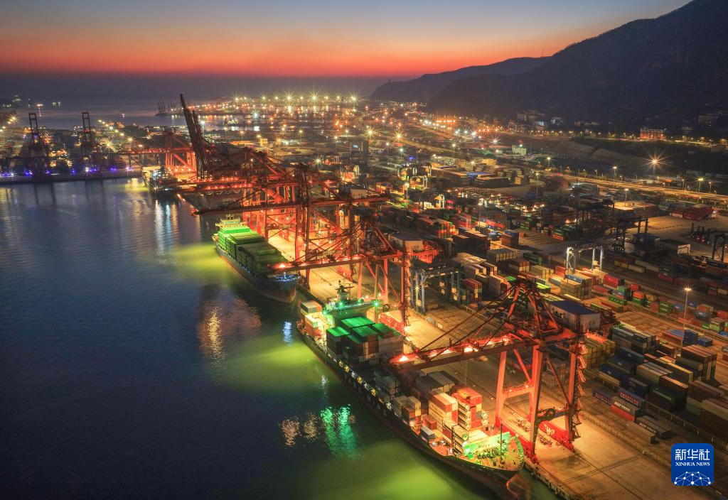 飞阅中国丨中国港口的物流脉动