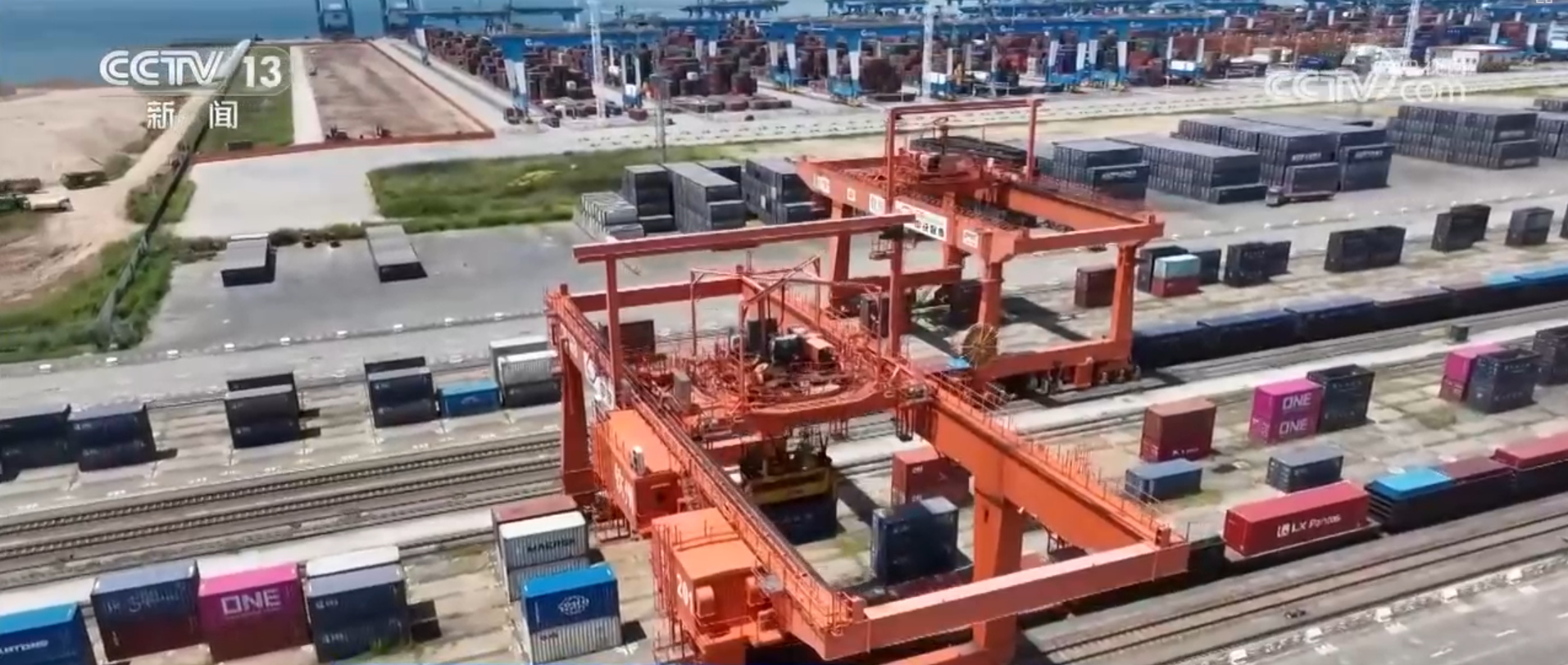 前11个月铁路运输“成绩单”出炉 “货畅其流”折射经济澎湃活力