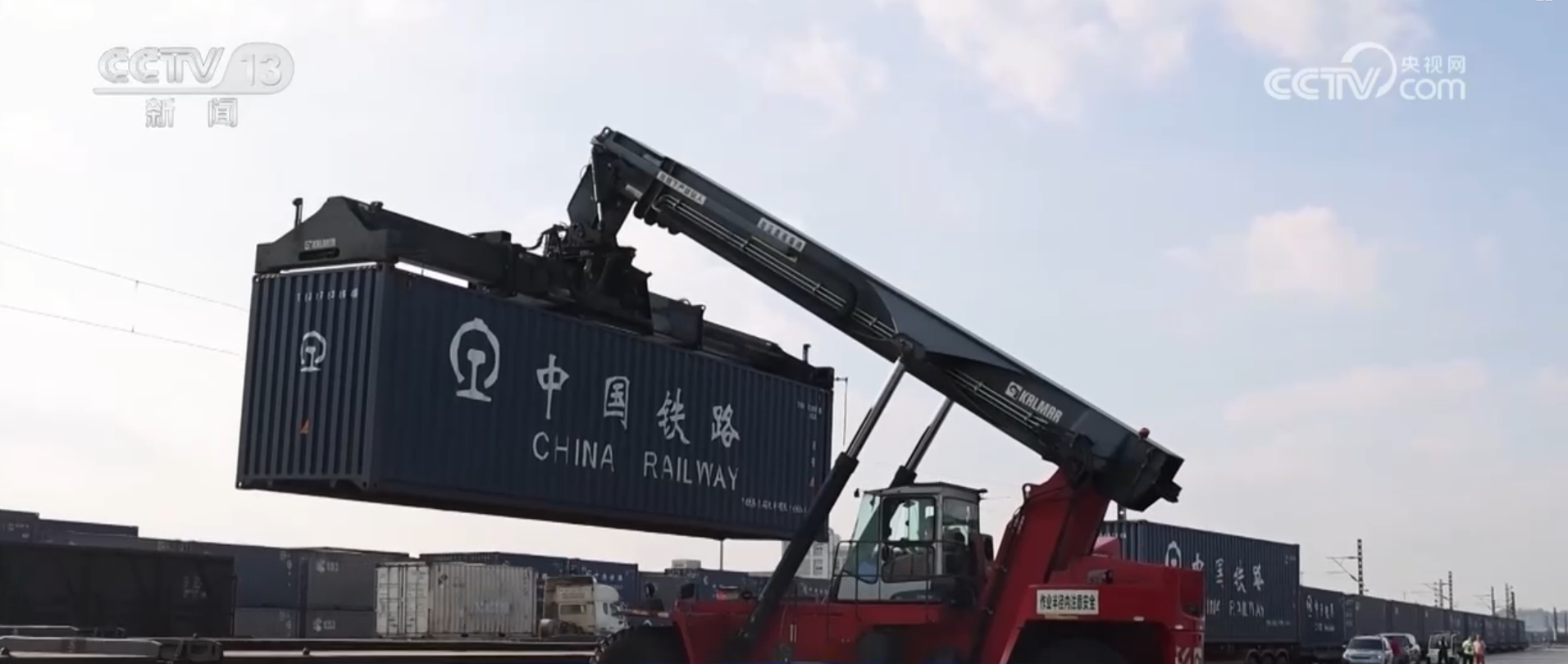 前11个月铁路运输“成绩单”出炉 “货畅其流”折射经济澎湃活力