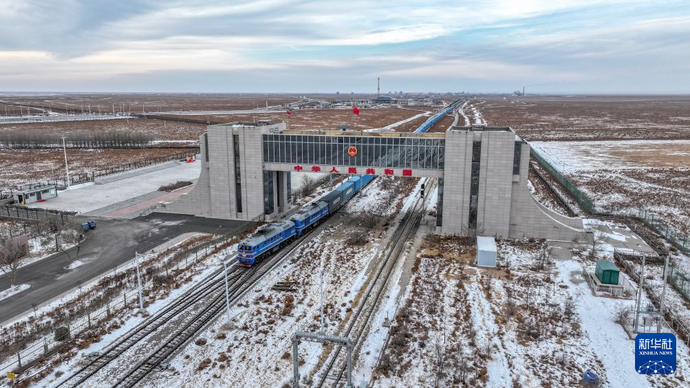 二连浩特口岸出入境流量创历史新高