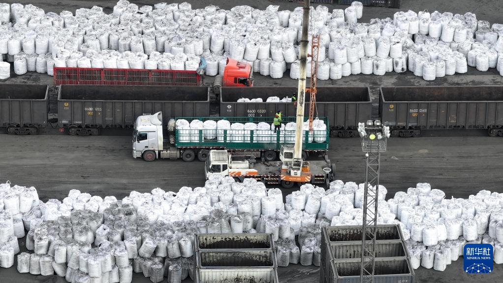 二连浩特口岸出入境流量创历史新高