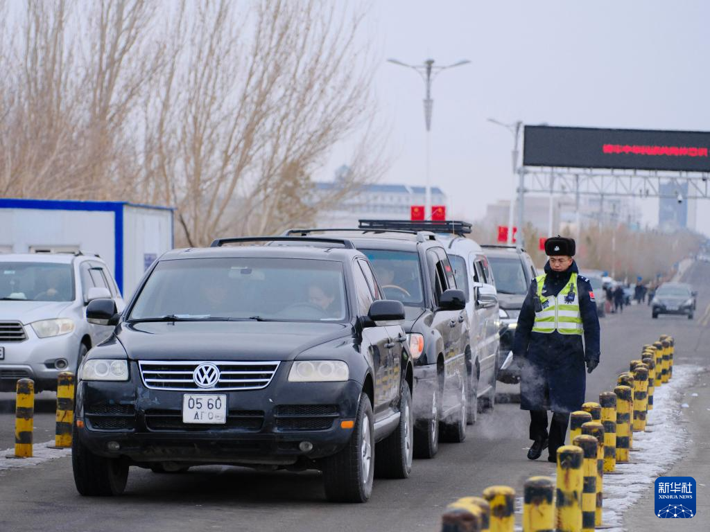 二连浩特口岸出入境流量创历史新高