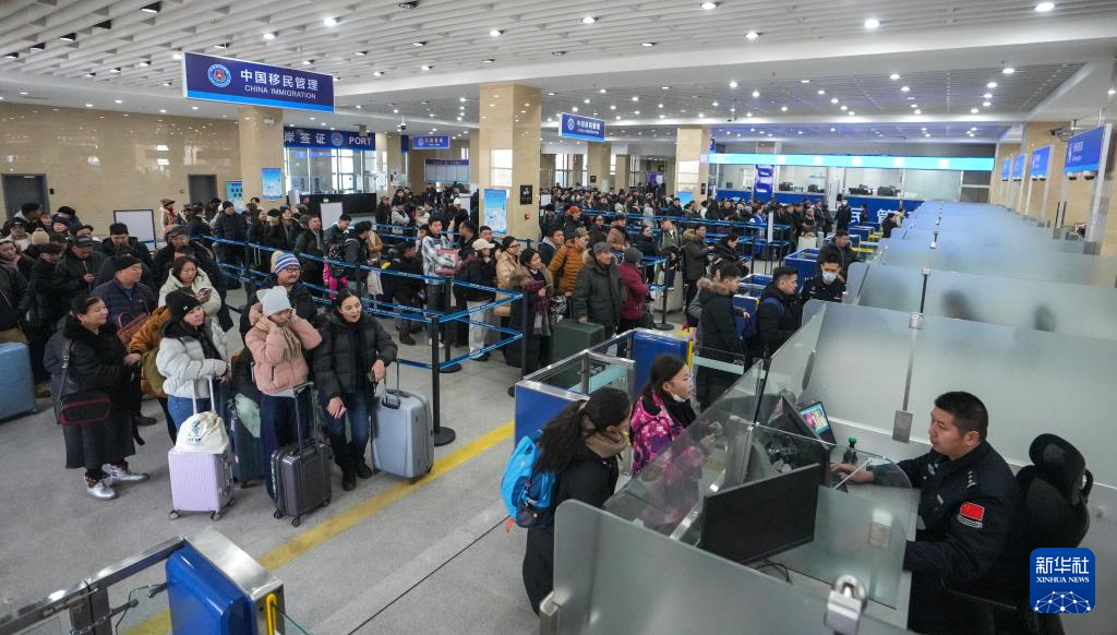 二连浩特口岸出入境流量创历史新高