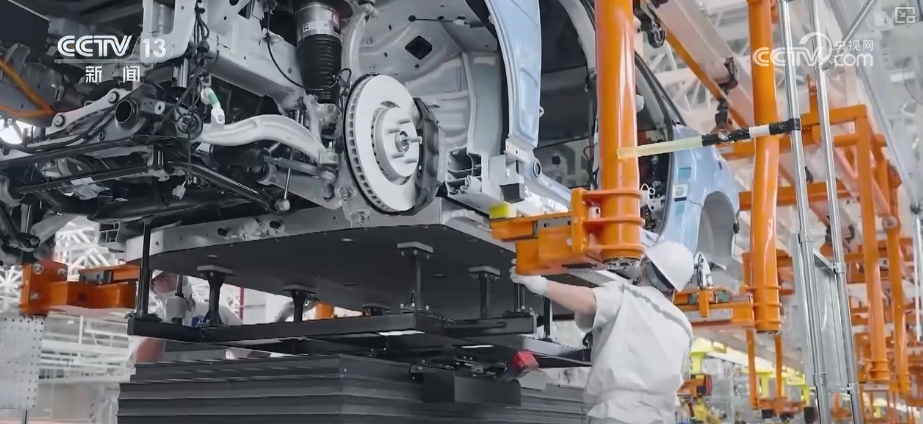 顶压前行、逆势增长,为什么行?打开“集装箱”解锁“抢手货”看外贸新亮点