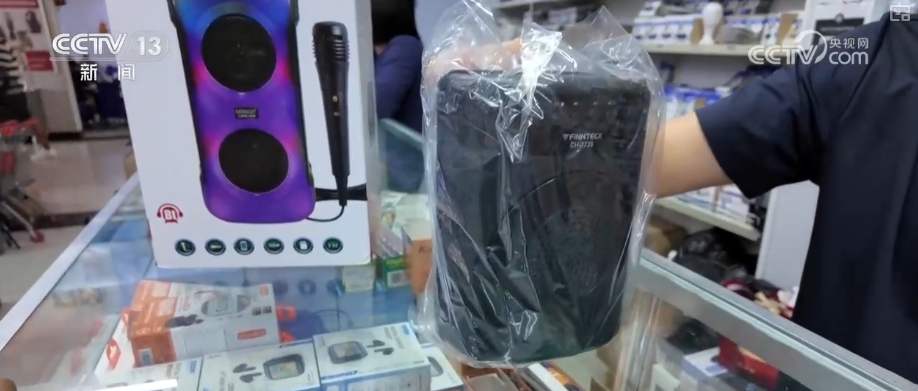 顶压前行、逆势增长,为什么行?打开“集装箱”解锁“抢手货”看外贸新亮点