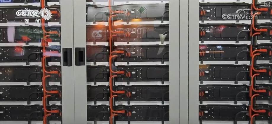 顶压前行、逆势增长,为什么行?打开“集装箱”解锁“抢手货”看外贸新亮点