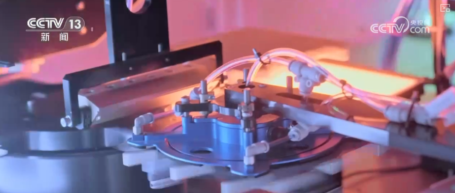 顶压前行、逆势增长,为什么行?打开“集装箱”解锁“抢手货”看外贸新亮点