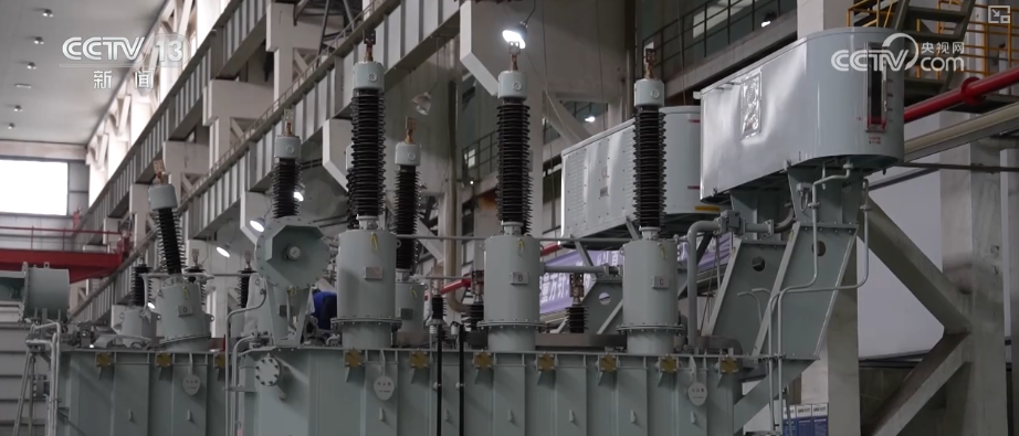 顶压前行、逆势增长,为什么行?打开“集装箱”解锁“抢手货”看外贸新亮点