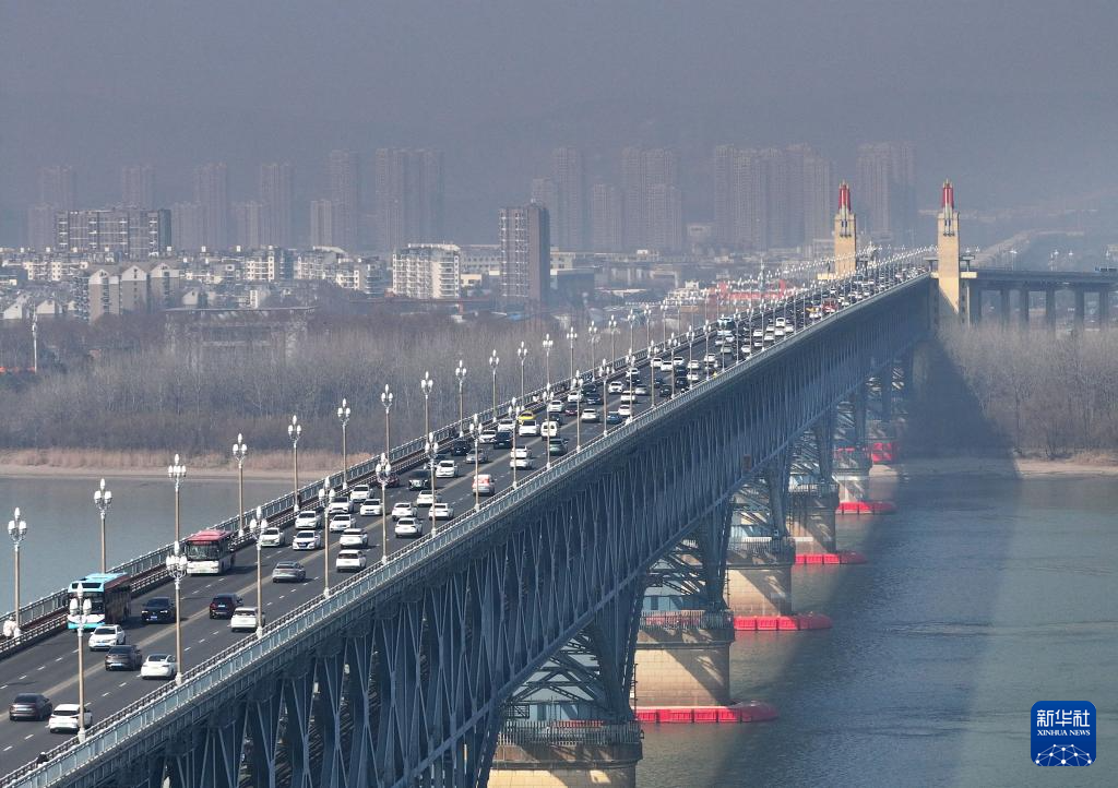 新年将至出行忙