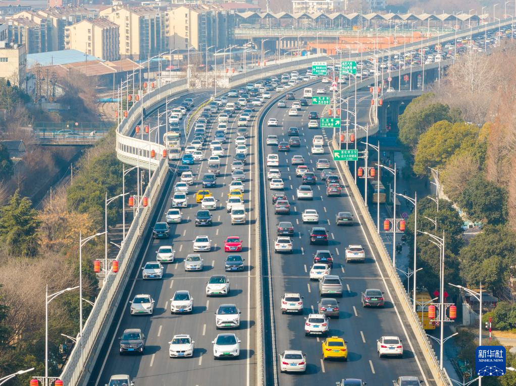 新年将至出行忙