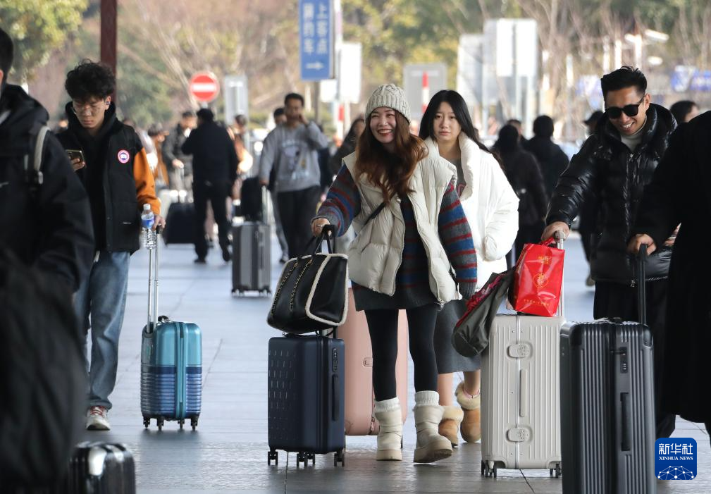 新年将至出行忙