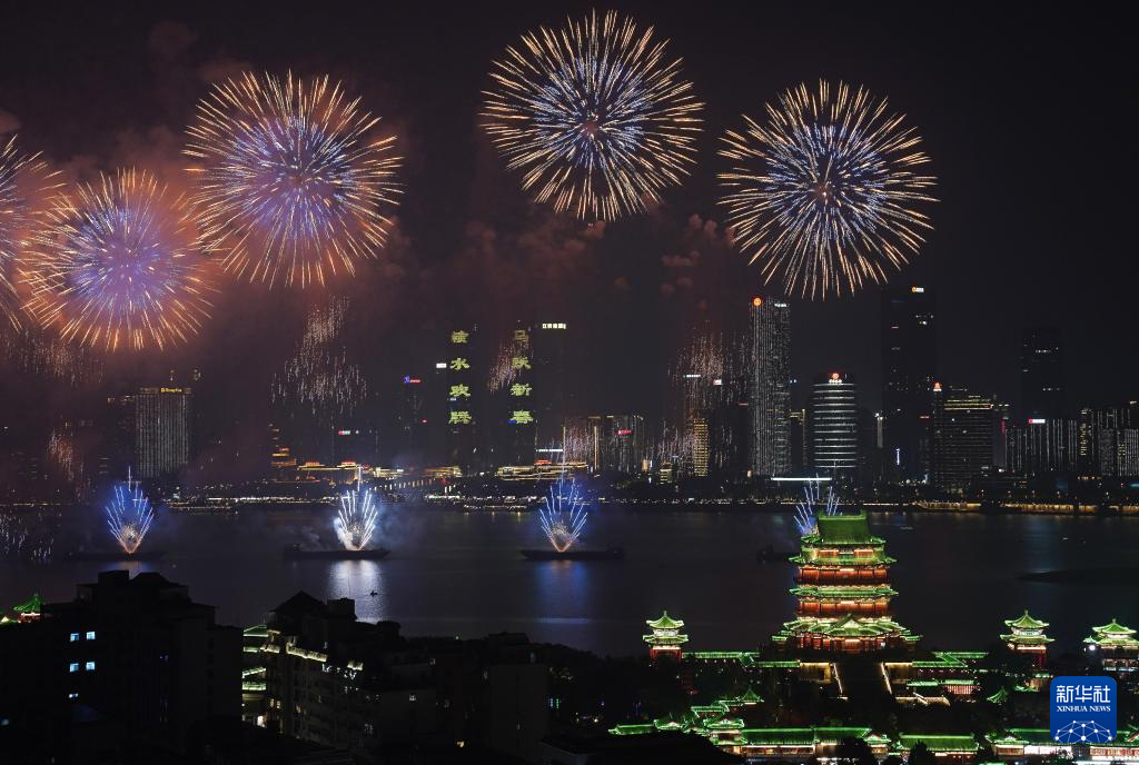江西南昌:烟花晚会迎新春