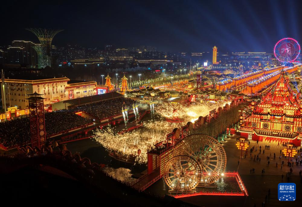 河北唐山:流光溢彩年味儿浓