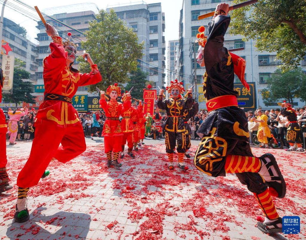 新春走基层丨广东普宁:英歌起舞闹新春