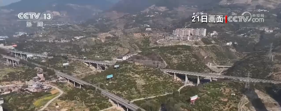 各地迎来返程车流高峰 多部门数措并举保畅保通暖归程