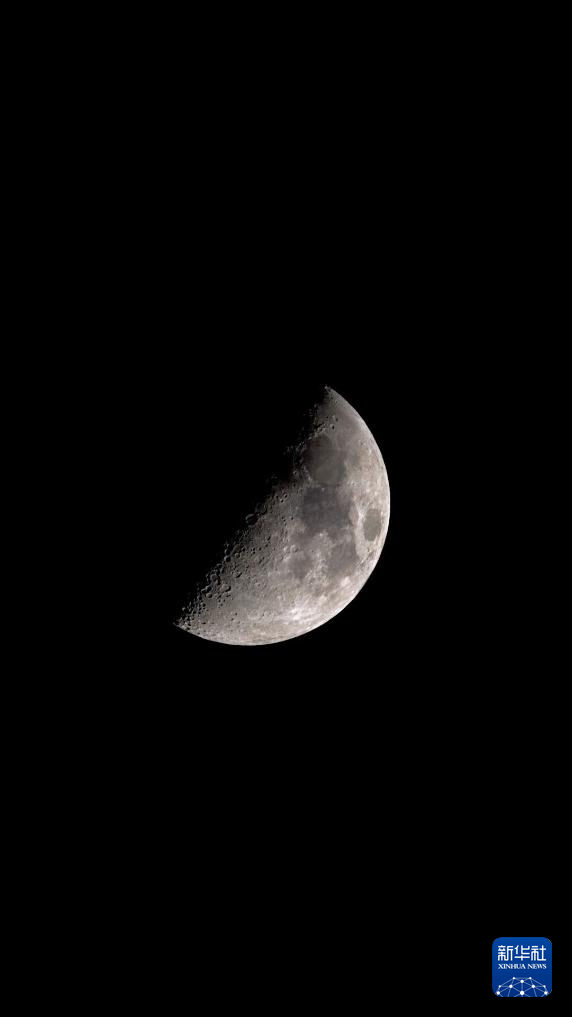 星空相册丨年度最大上弦月现身天宇