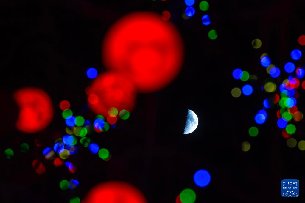 星空相册丨年度最大上弦月现身天宇