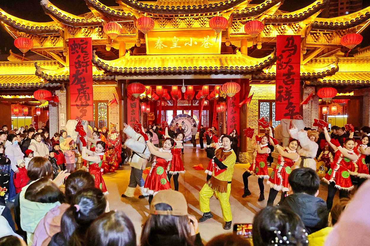 开门红!春节假期创多项“新高” 中国经济“马”力十足