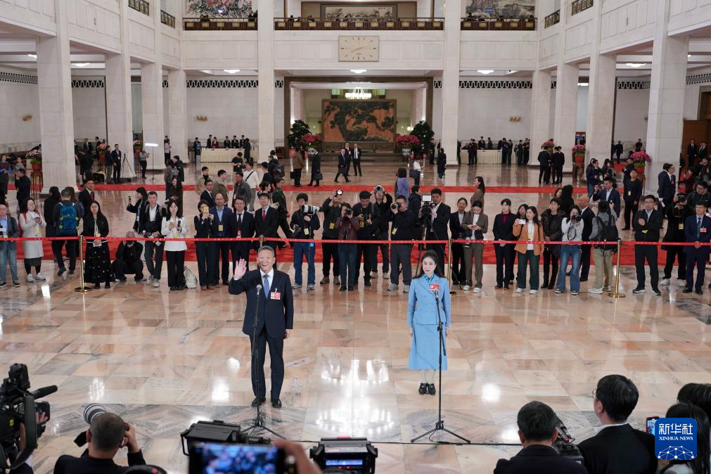 两会丨十四届全国人大四次会议第二场“代表通道”集中采访活动举行