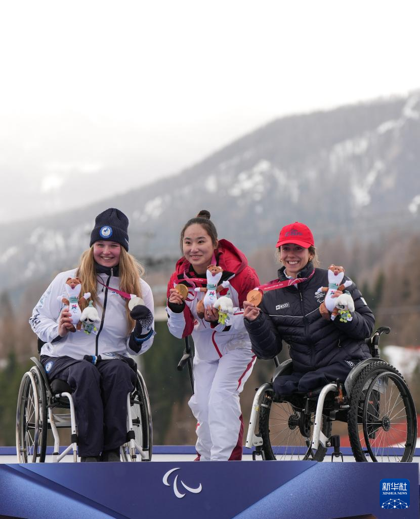 冬残奥会——高山滑雪女子回转(坐姿):张雯静夺冠