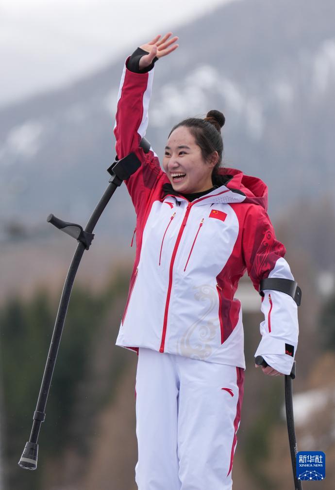 冬残奥会——高山滑雪女子回转(坐姿):张雯静夺冠