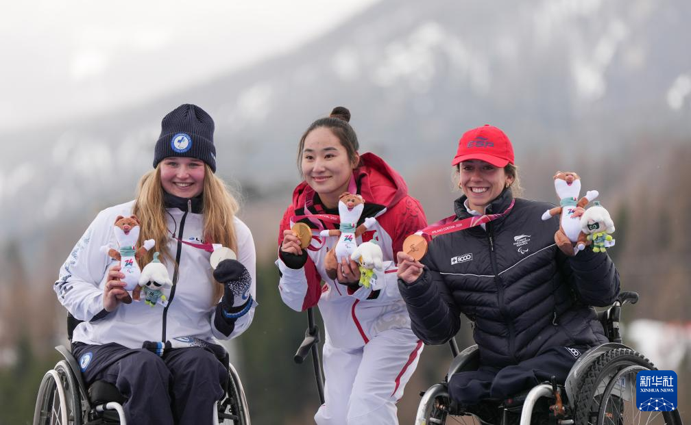 冬残奥会——高山滑雪女子回转(坐姿):张雯静夺冠