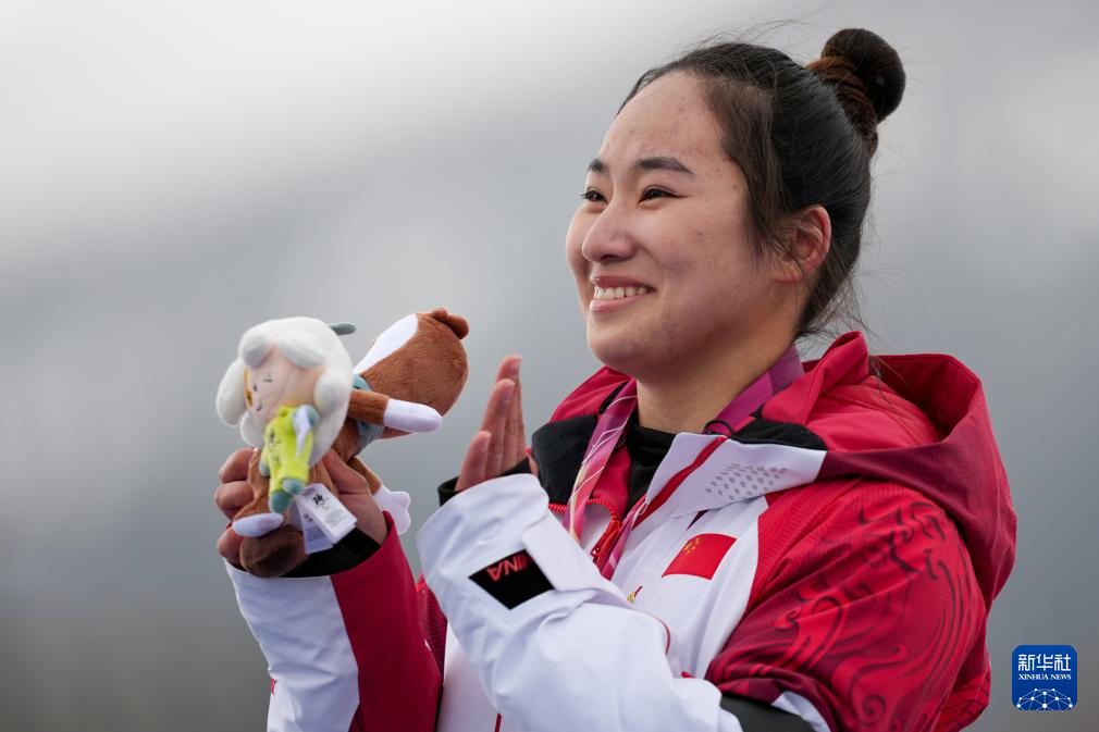 冬残奥会——高山滑雪女子回转(坐姿):张雯静夺冠