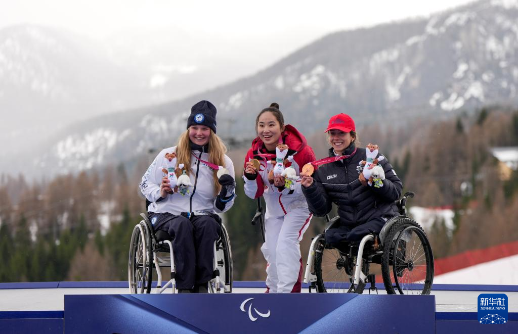 冬残奥会——高山滑雪女子回转(坐姿):张雯静夺冠