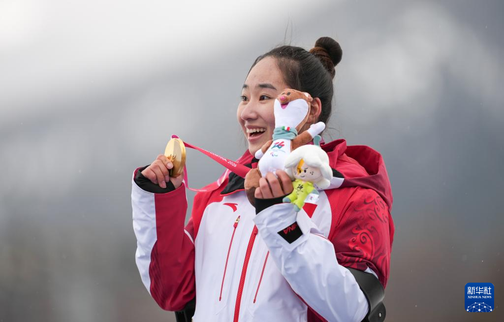 冬残奥会——高山滑雪女子回转(坐姿):张雯静夺冠