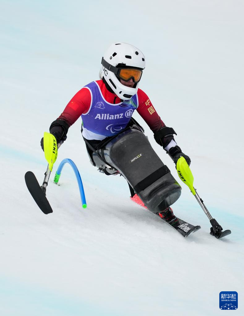 冬残奥会——高山滑雪女子回转(坐姿):张雯静夺冠