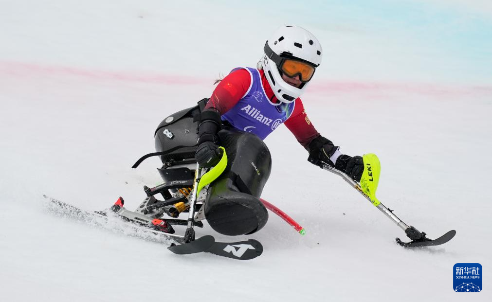 冬残奥会——高山滑雪女子回转(坐姿):张雯静夺冠
