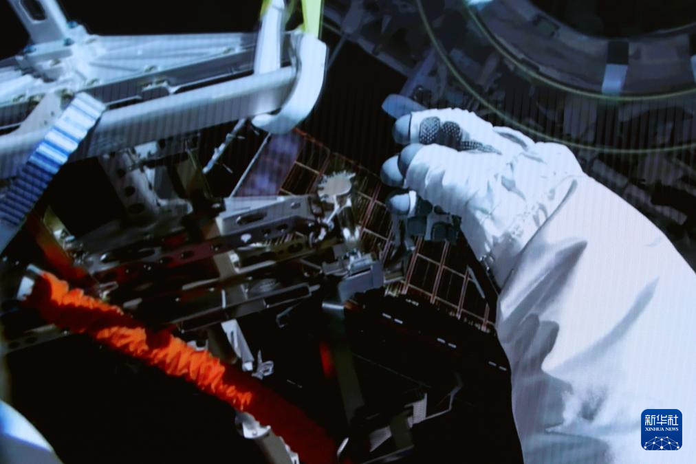 神舟二十一号航天员乘组圆满完成第二次出舱活动