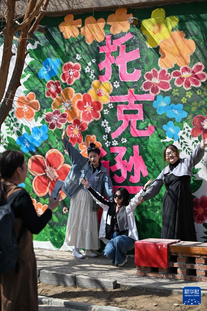 新疆吐鲁番:赴一场杏花之约