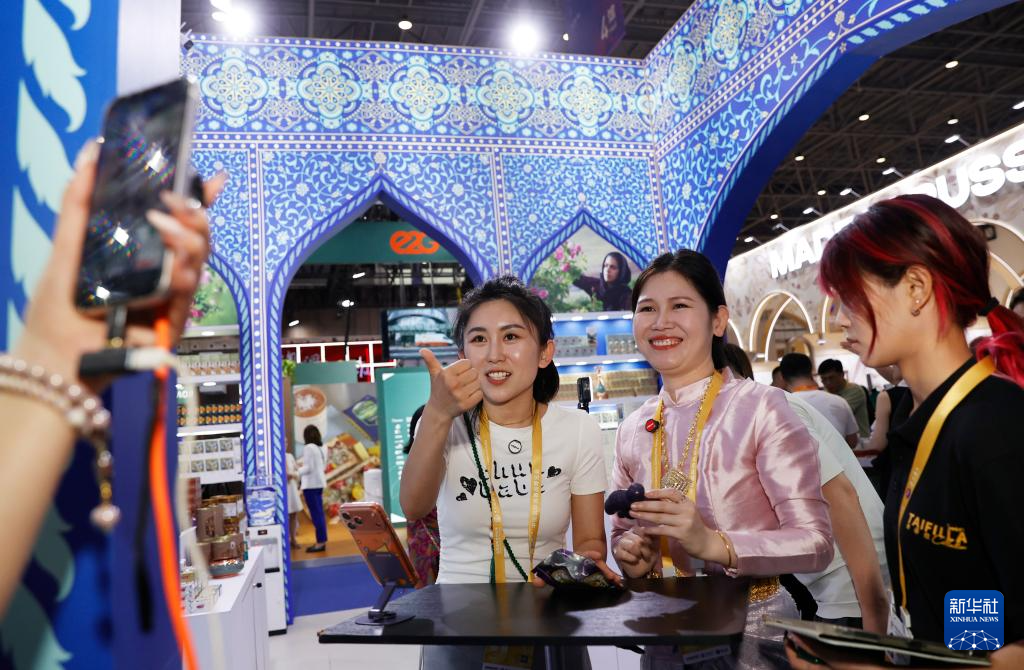 第六届中国国际消费品博览会举办