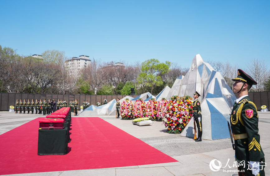 第十三批在韩中国人民志愿军烈士安葬仪式现场。人民网记者 邱宇哲摄