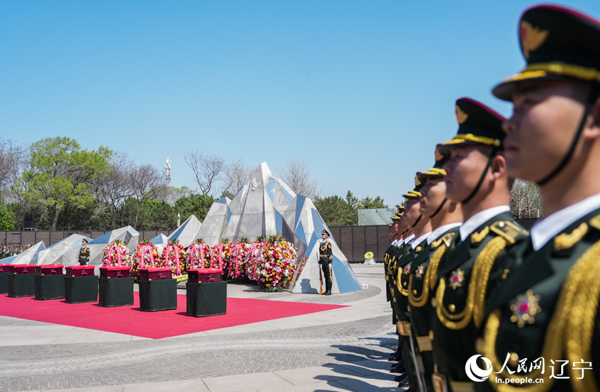 第十三批在韩中国人民志愿军烈士安葬仪式现场。人民网记者 邱宇哲摄