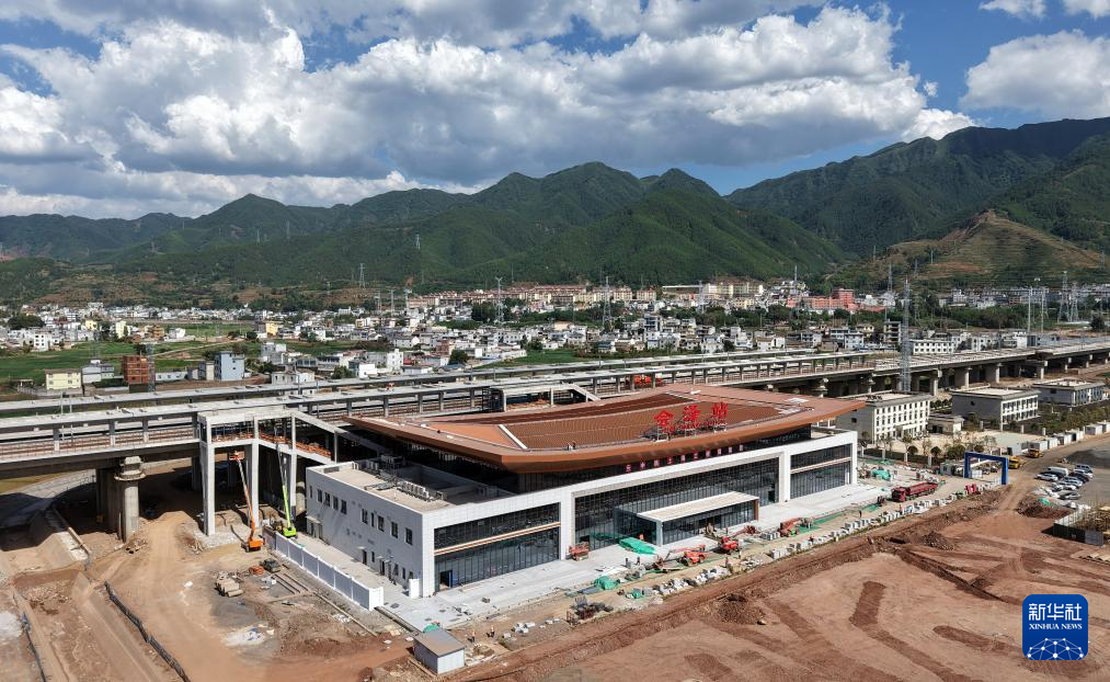 渝昆高铁建设稳步推进