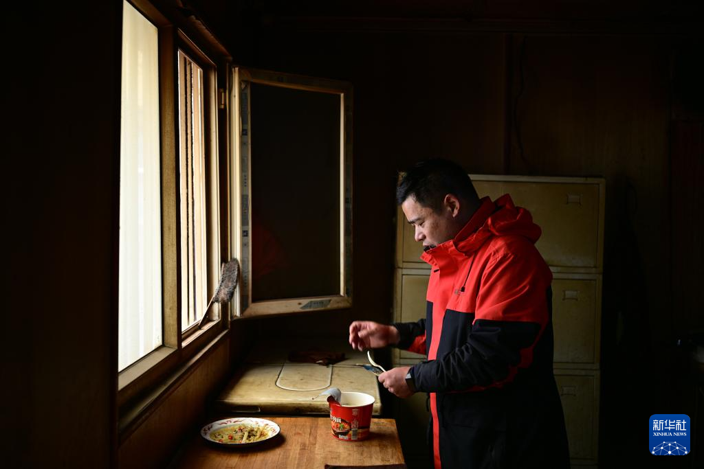 风火山上,冻土专家守护“天路”