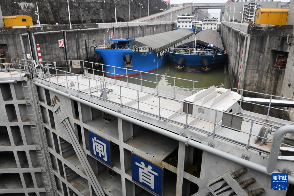 三峡船闸通航23年 累计货运量突破24亿吨